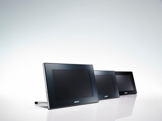 Illustration for article titled Sony's Photo Frames: S-Frame DPF-V900, DPF-V700 and DPF-D70
